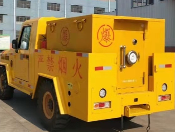 鼎城凯龙爆破器材运输车：保障爆破任务的安全运行